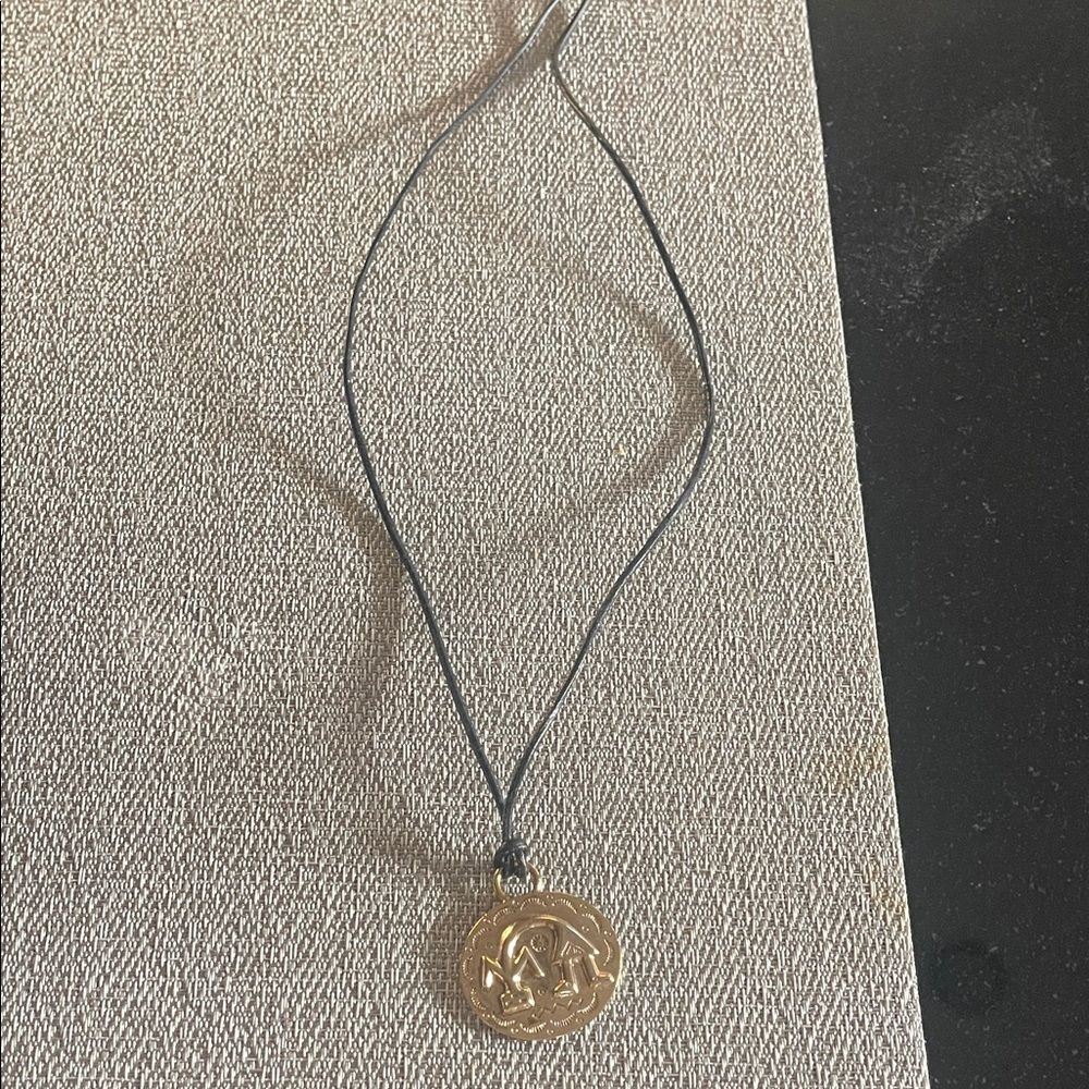 Gold Pendant Necklace